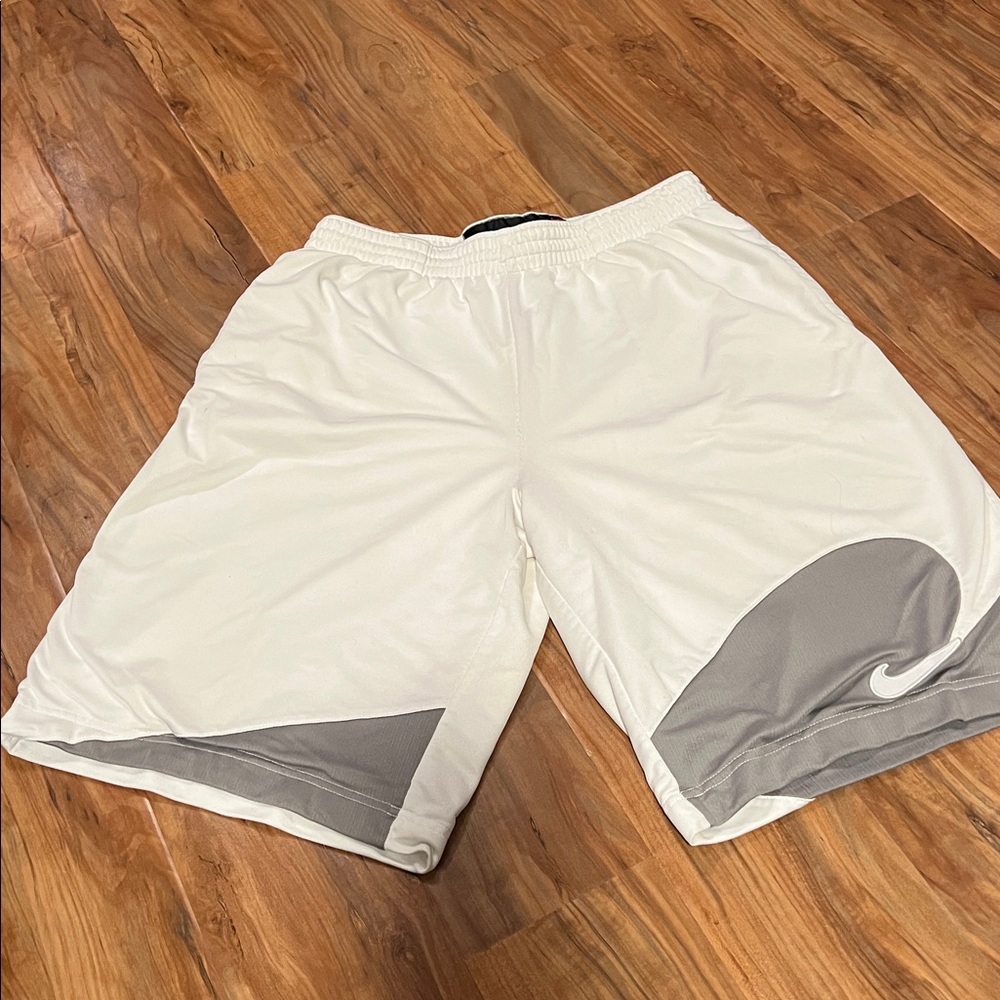 Vintage Nike White Basketball Shorts Medium